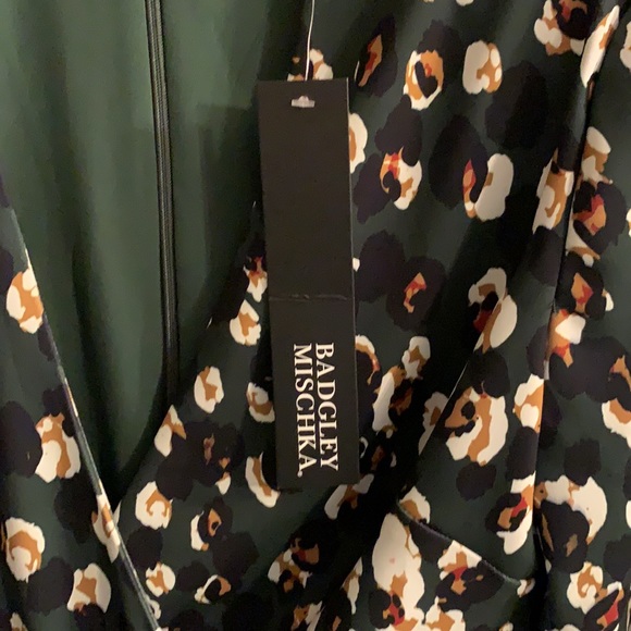 Badgley Mischka Collection V-Neck Sheath Dress - Picture 10 of 12